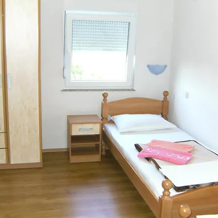 Pansion Pero Elez 3*