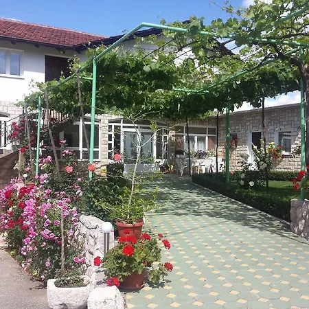 Pansion Pero Elez بيت ضيافة