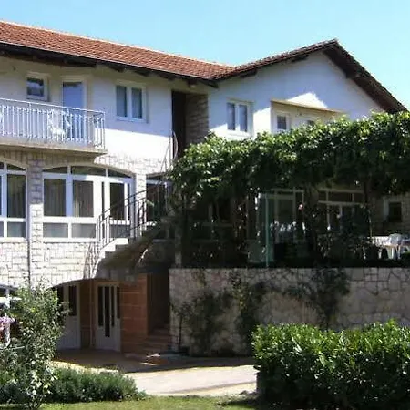 Pansion Pero Elez * Međugorje